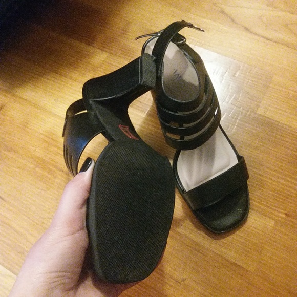 Shoes - Picture 3 of 4